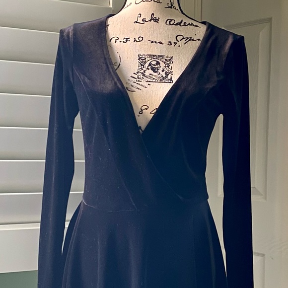 🖤BLACK VELVET KIMCHI BLUE DRESS🖤 - Picture 3 of 3